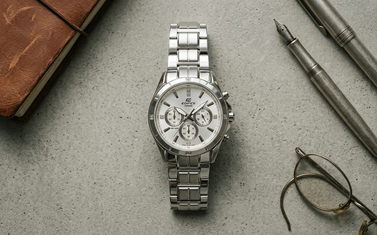 Montre automatique suisse cadran noir bracelet acier inoxydable